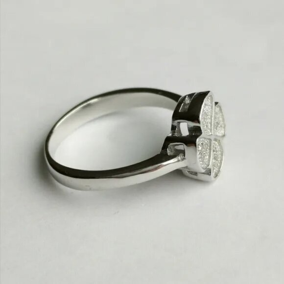 MODERN clover leaf Sterling Silver CZ Ring size 6 NWT - Picture 2 of 5